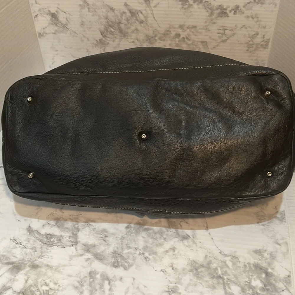 OiOI Australia Pompeian Leather Diaper Bag black with stroller straps